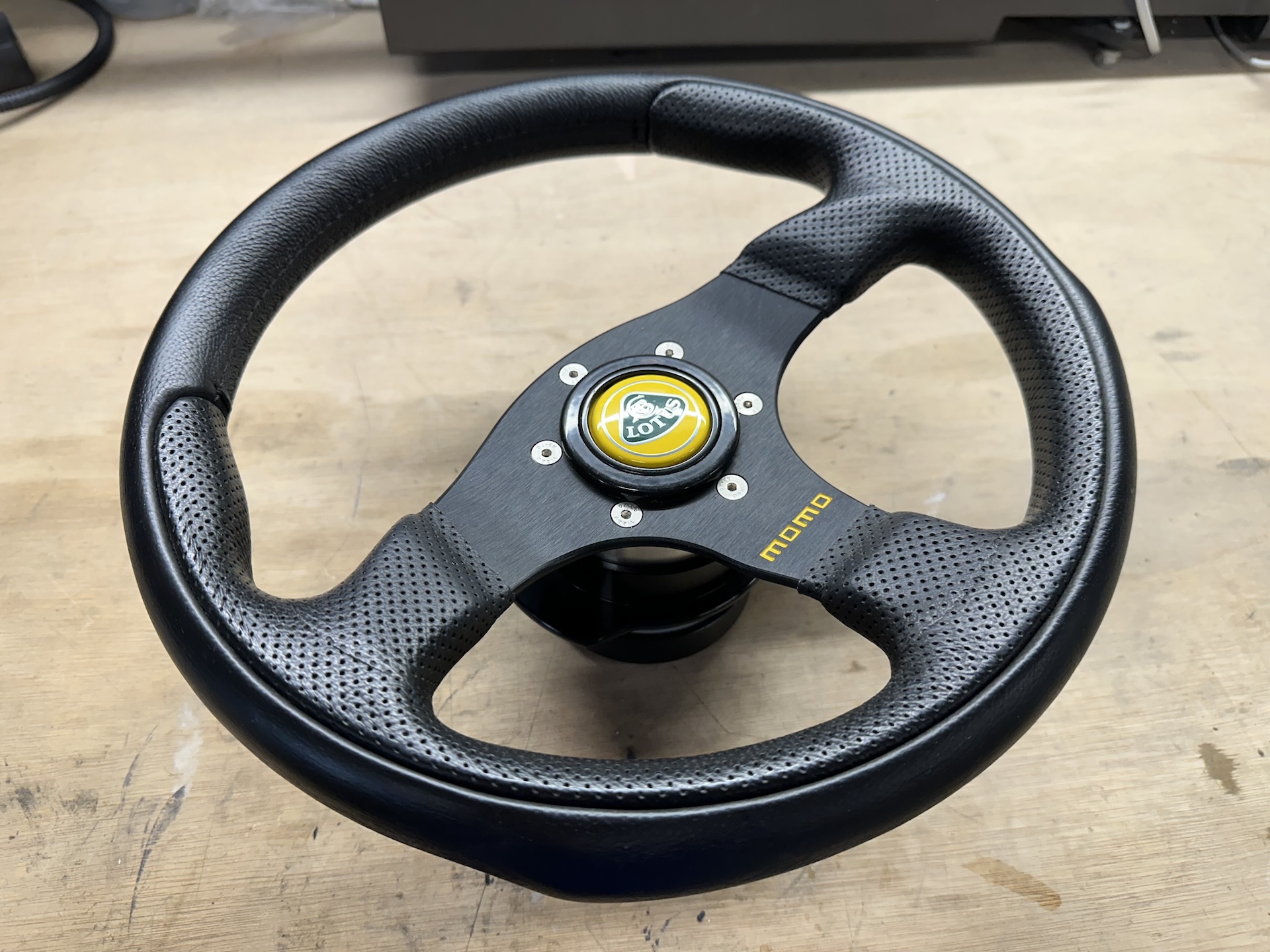 Momo team 300mm Steering wheel with horn push, adaptor and quick release