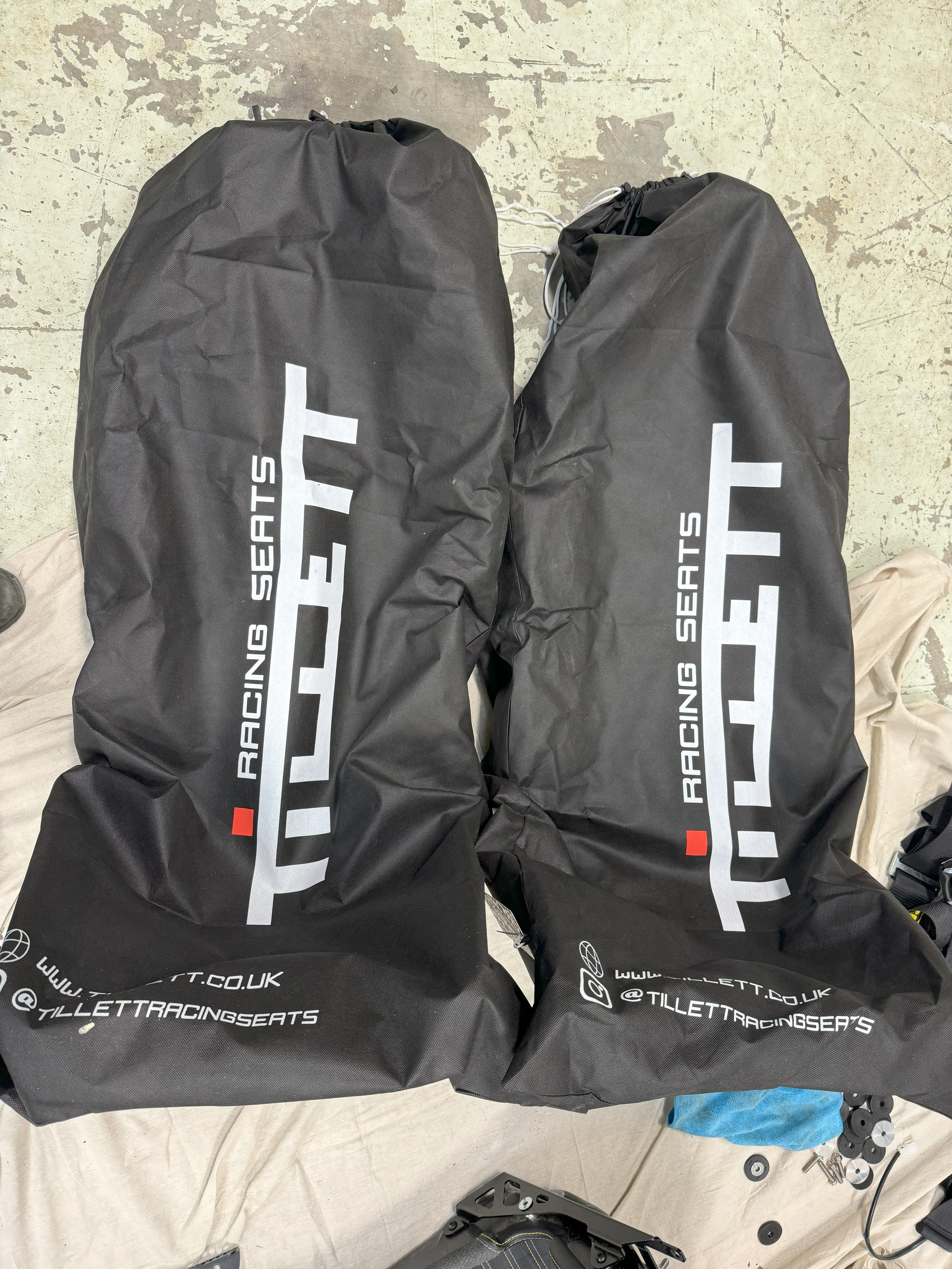 Tillett in bags