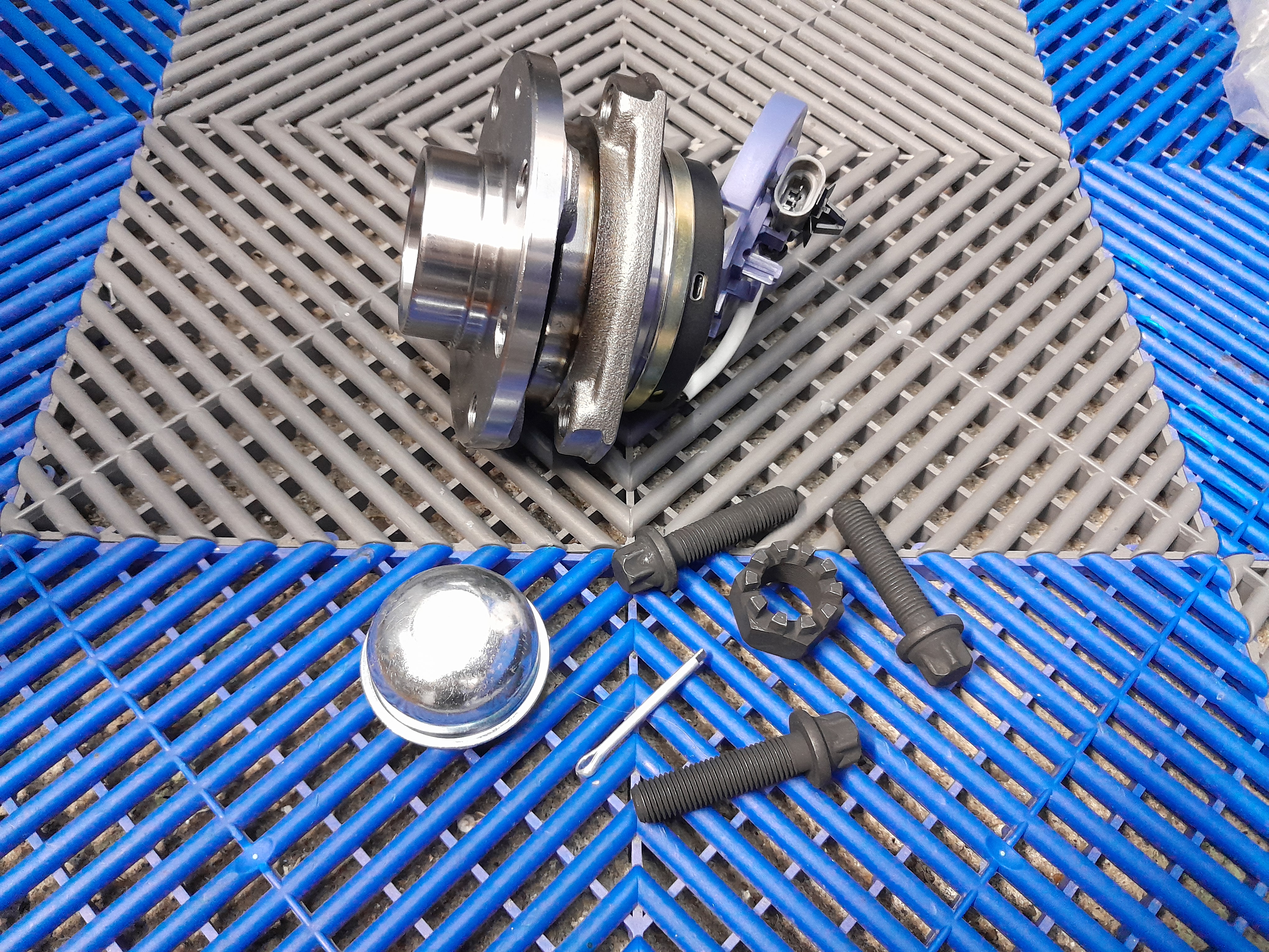 5ff07d7e-772a-4e5b-9dcd-72bf883cb4d4-1_all_7040