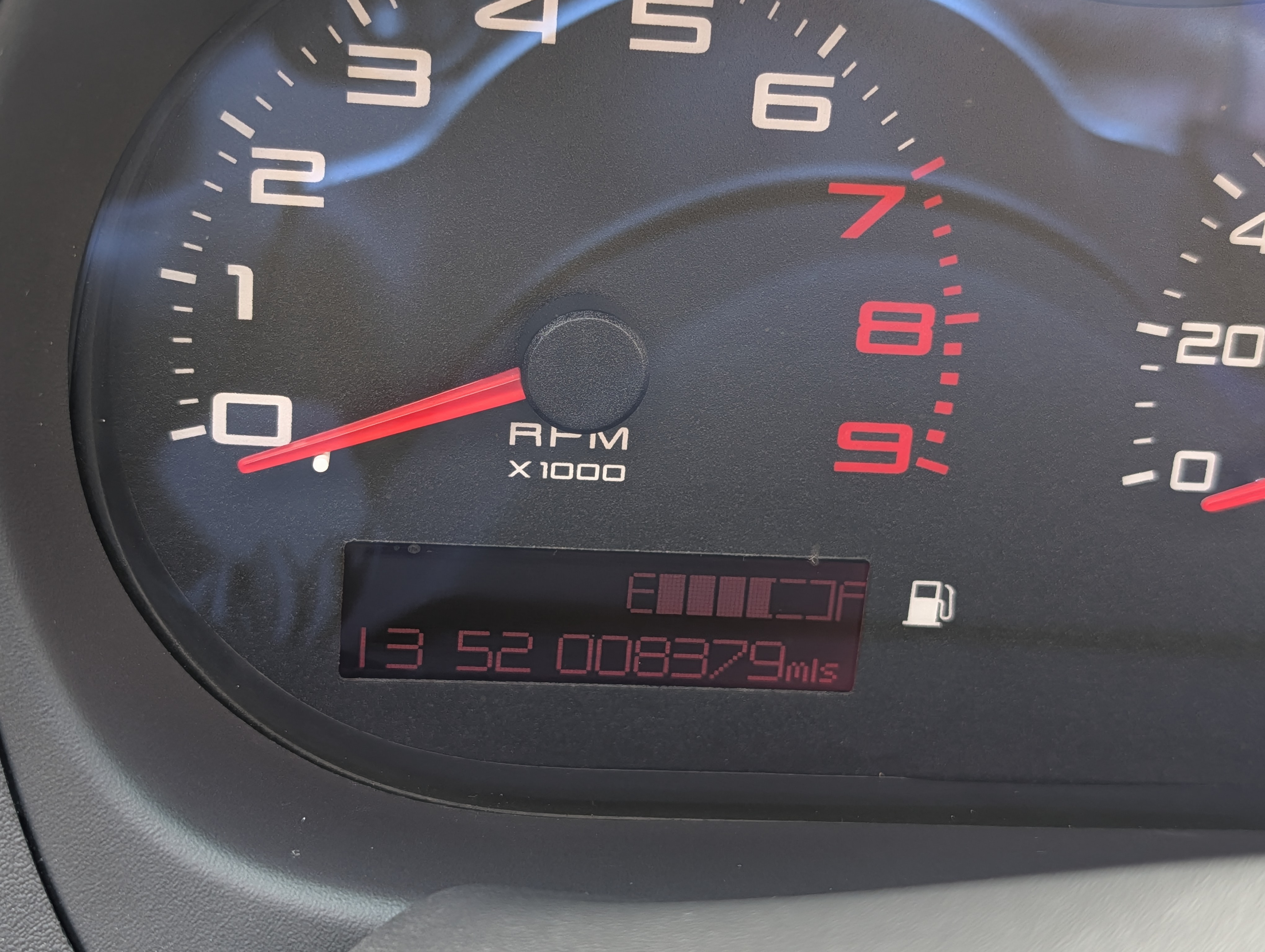 21576