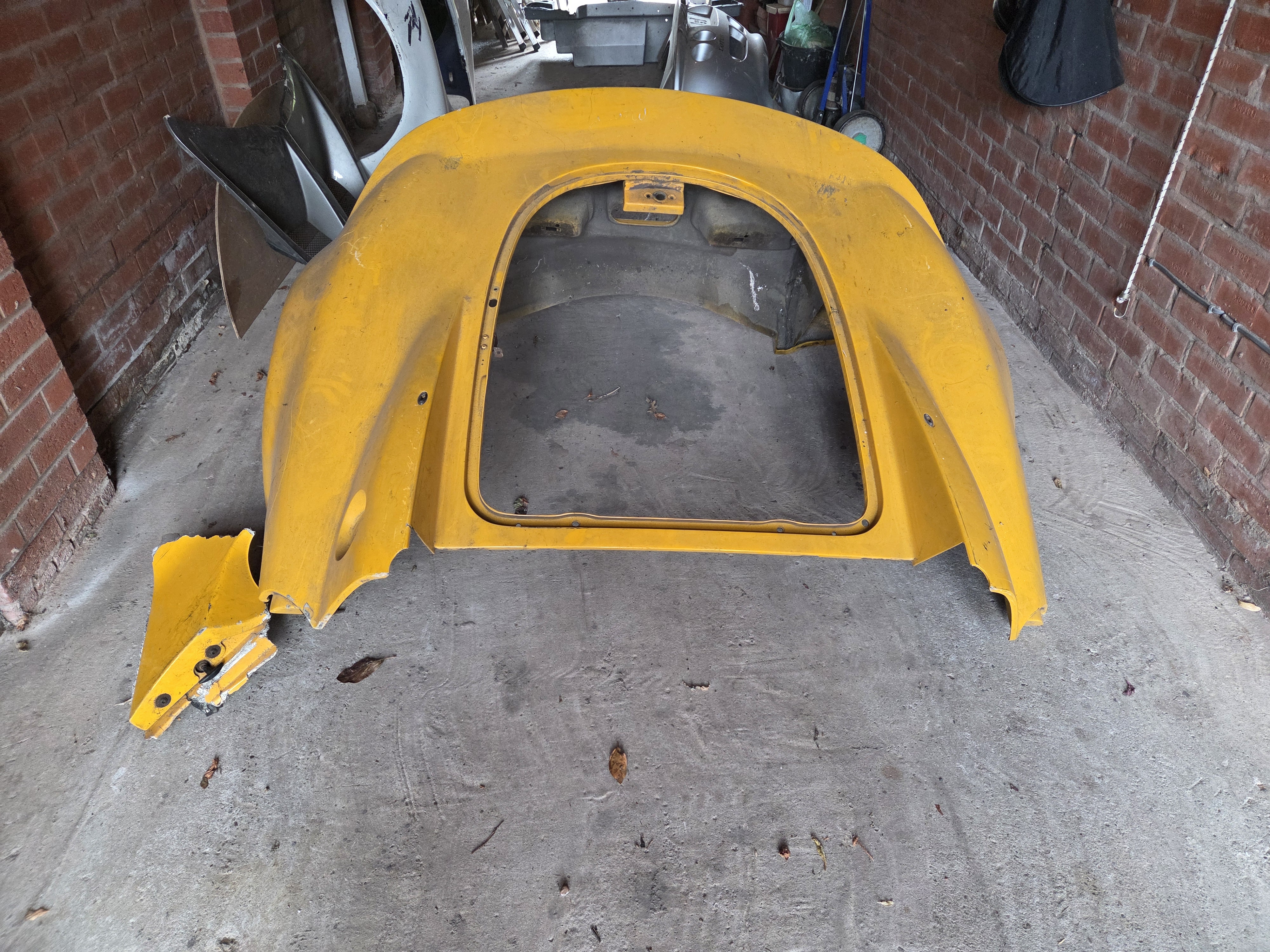 REAR CLAM
